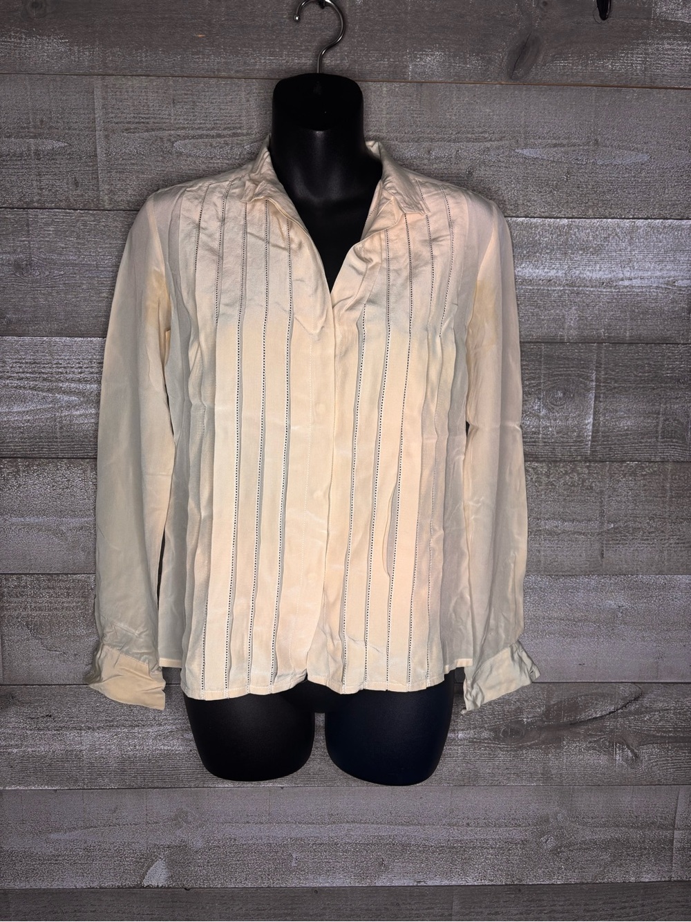 Ellen Tracy vintage 100% silk light Cream Women's Pintuck Button-Front Blouse